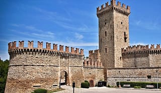 Mastio e borgo di Vigoleno