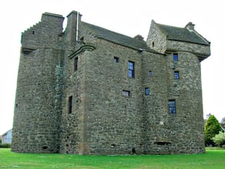 Claypotts Castle