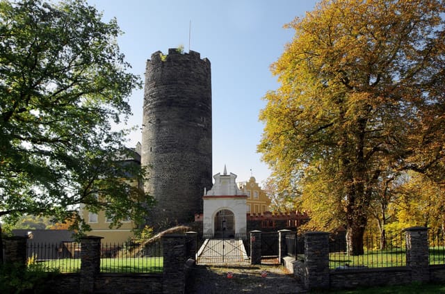 Starý Hrozňatov Chateau