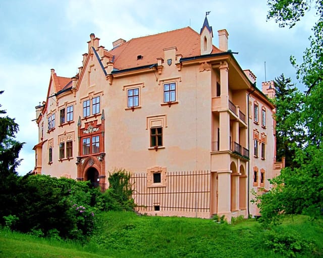 Vrchotovy Janovice Chateau