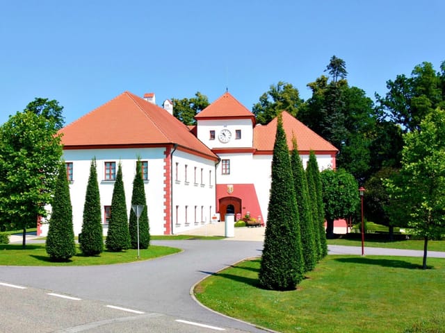 Březí u Týna nad Vltavou (Vysoký Hrádek Chateau)
