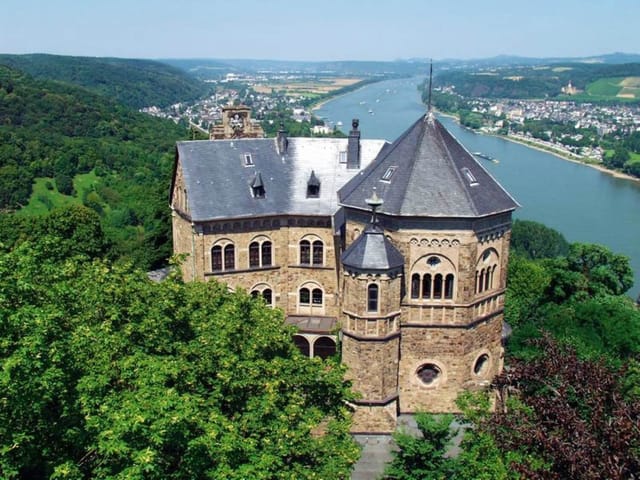 Rheinek Castle