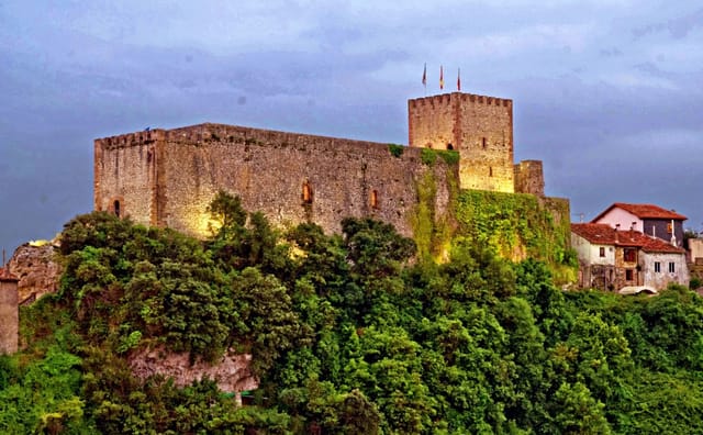 Castillo de San Vicente de la Barquera