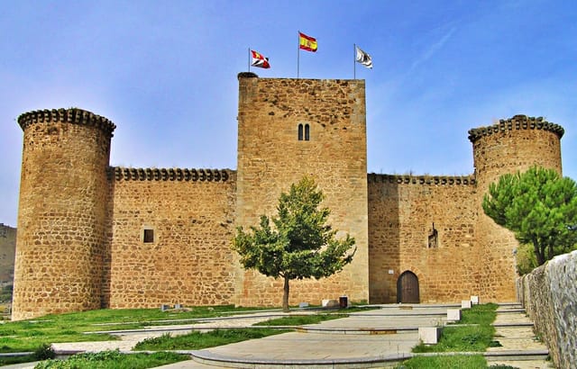 Valdecorneja Castle
