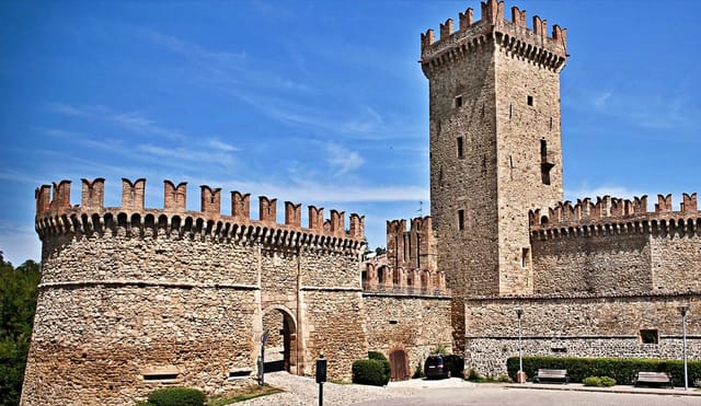 Mastio e borgo di Vigoleno