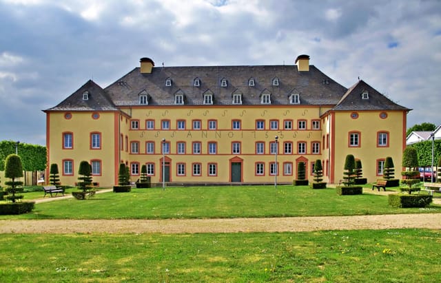 Bettange-sur-Mess Castle