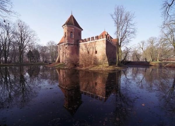 Castle in Oporów