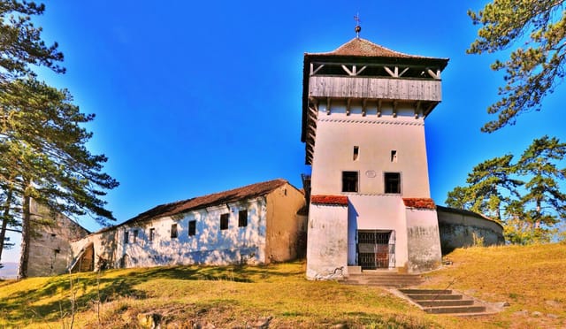 Fortified church in Ungra