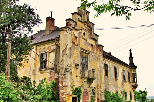 Teleki Castle in Uioara de Sus