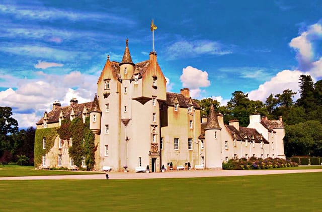 Ballindalloch Castle
