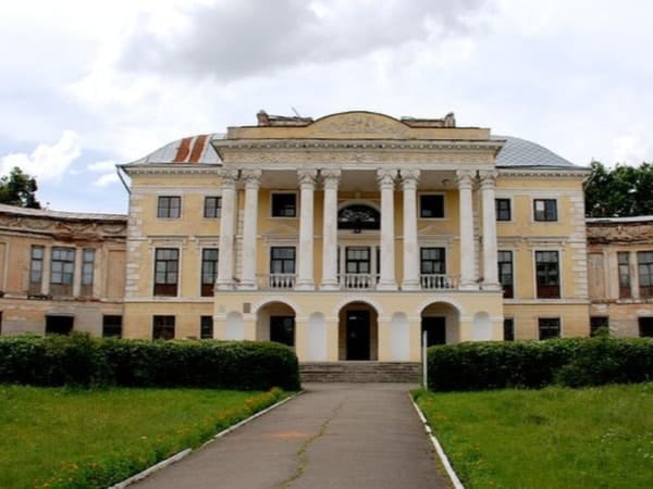 Grokholsky Palace Mozhaiskogo in Voronovitsa